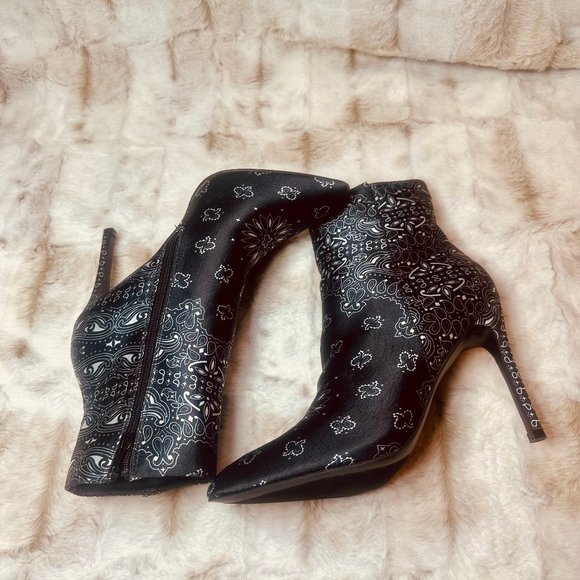 Mata Shoes Black Bandana 4" High Heel Ankle Boot - Picture 6 of 7